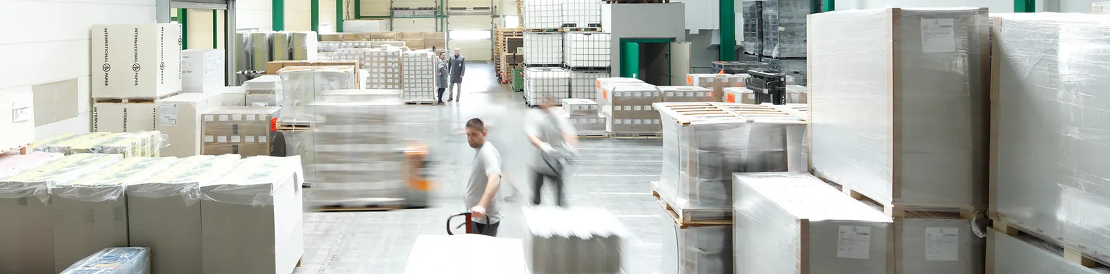 Lager und Versand bei db | bauer packaging
